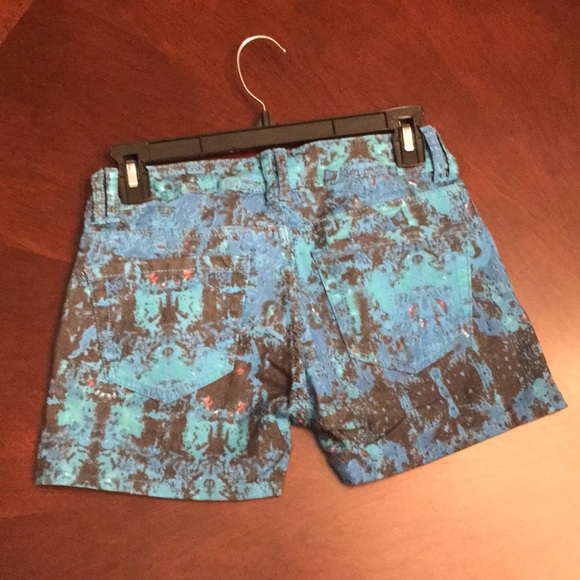 Romeo and Juliet Shorts - Picture 5 of 8